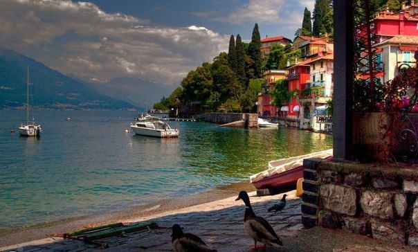 Великолепное озеро Комо в Италии